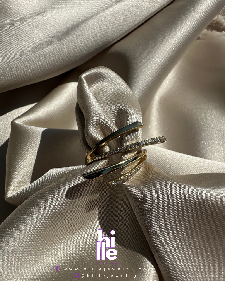 Altın ve Taş Detaylı Modern Yüzük